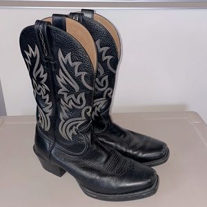 ARIAT - “Classic Country” cowboy boots, Barely Worn!!!